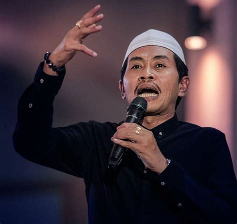 KH Anwar Zahid: Tanpa Bimbingan Ulama Tak Mungkin Mengenal Islam ...