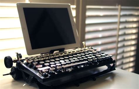 [photos] Vintage Typewriter Keyboard MOD - with PIC this type and link to making of video in ...