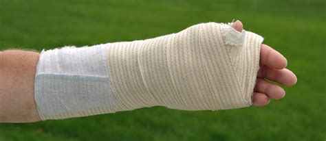 What Is a Robert Jones Bandage? (with pictures)