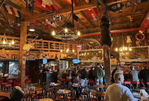 The 16 Best Restaurants in Juneau, Alaska - The Wild Trek