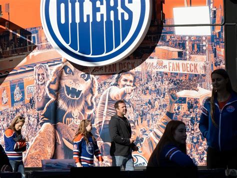 Photos: Edmonton hockey fans take part in Oilers Fan Day in Ice ...