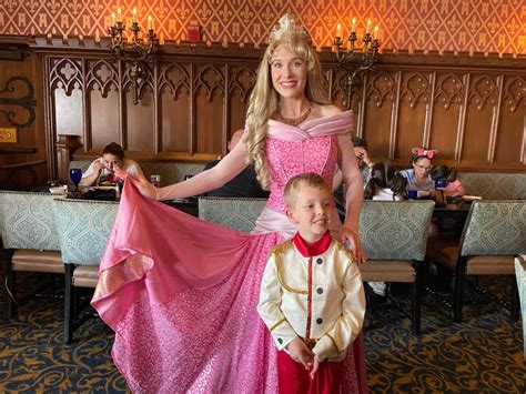 REVIEW: Princess Character Dinner Returns to Cinderella's Royal Table at Magic Kingdom - WDW ...