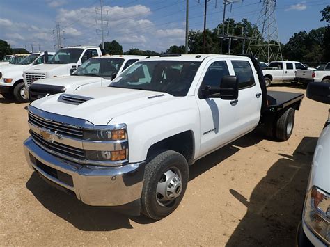 2017 CHEVROLET 3500HD FLATBED, VIN/SN:1GC4KYCYXHF216006 - 4X4, CREW CAB ...