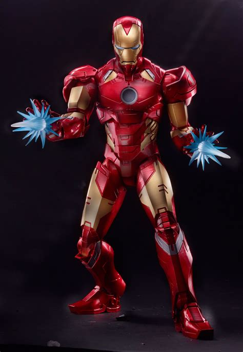 Hasbro debuts 12-inch Marvel Legends figures