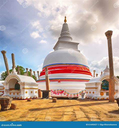 Thuparamaya Dagoba Stupa, Anuradhapura, Sri Lanka. Stock Photo ...