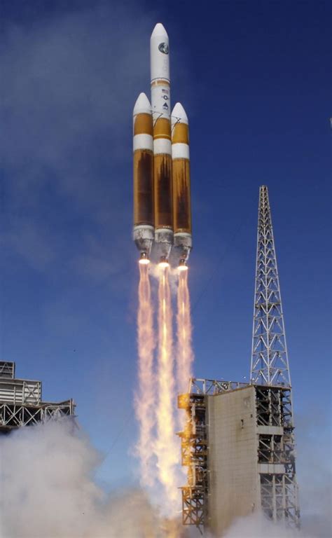 U.S. rocket blasts off with spy satellite | Clamor World