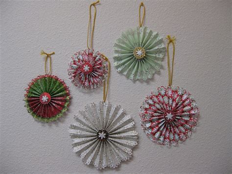 30 Beautiful Paper Christmas Decorations Ideas - Decoration Love