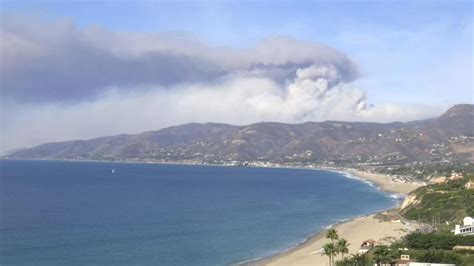 Time-lapse shows wildfire smoke plumes over Malibu coast | US News | Sky News