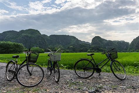 Hoa Lu, Tam Coc & Mua Caves Tour from Hanoi