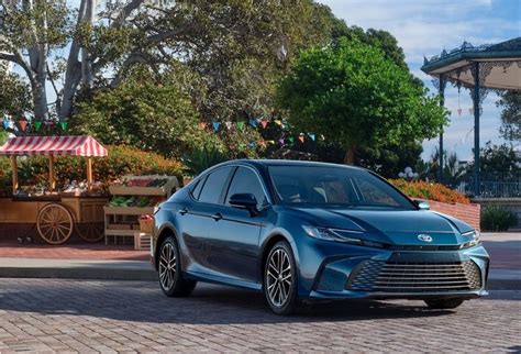 The 2025 Toyota Camry Hybrid: A Review and Comparison with Other ...