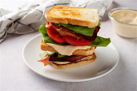 BLT Sandwich: the best recipe for the classic American club sandwich