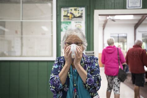 Volunteers distribute masks to filter out volcanic ash | Honolulu Star ...