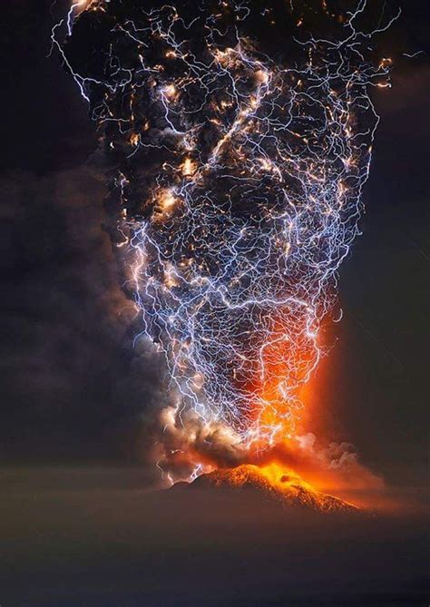 long exposure of a lightning storm over a volcano in Chile.http://bit ...