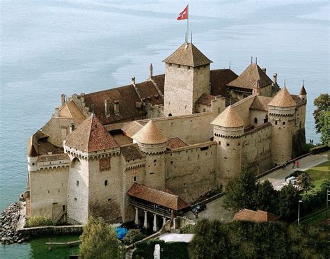 Castello di Chillon - Wikipedia | Beautiful castles, Castle ruins, Castle