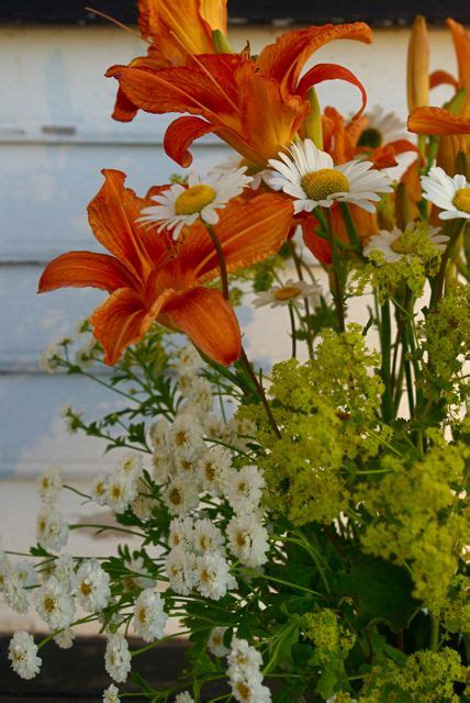 Canoe Corner: Daylily Bouquets