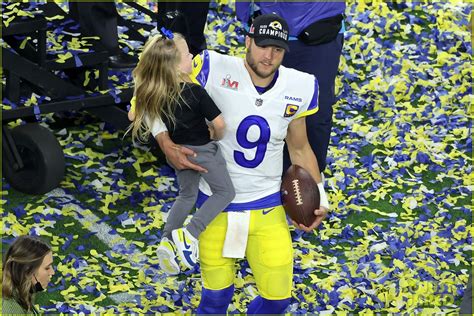 Photo: matthew stafford wife kelly kids celebrate win 10 | Photo ...