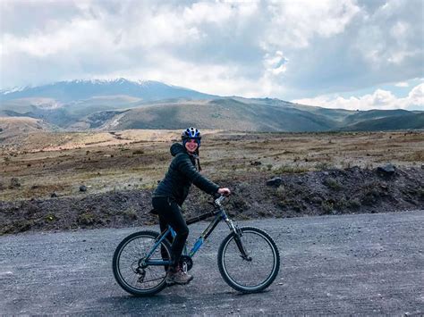 Hiking and Mountain Biking on a Cotopaxi Day Trip from Quito