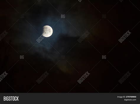 Moon Eclipse Full Moon Image & Photo (Free Trial) | Bigstock