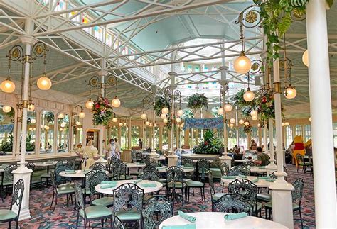 Frog Family Foodie Review: The Crystal Palace at Magic Kingdom