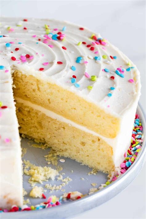 Basic Yellow Cake Recipe (Cakes and Cupcakes) - Crazy for Crust