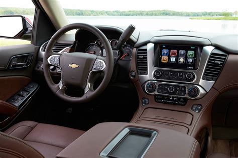 2017 Chevrolet Suburban Pictures - 97 Photos | Edmunds