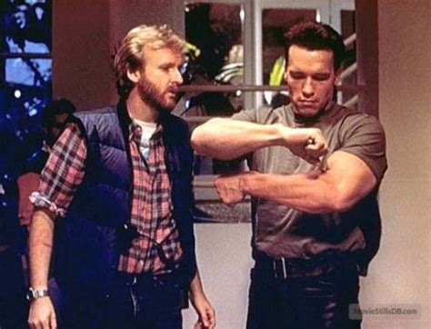 Behind-The-Scenes Shots From “Terminator 2” (39 pics)