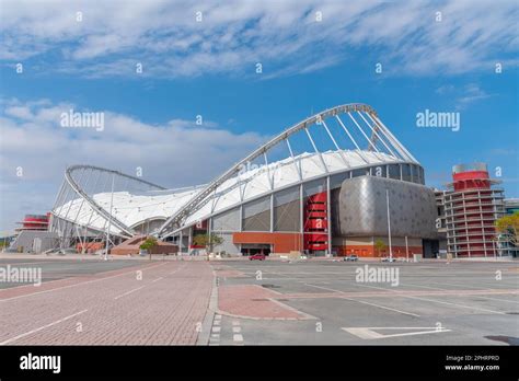 Qatar football stadium construction hi-res stock photography and images ...