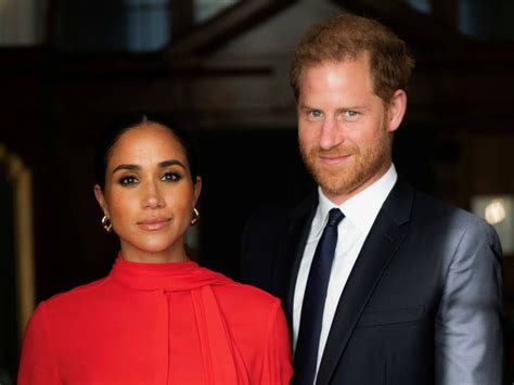 Prince Harry and Meghan Markle receive an award for exposing the Royal ...