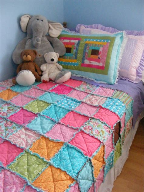 DIY Easy, Thrifty, Pretty Rag Quilt - DIY Craft Projects