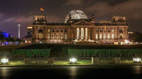 The Reichstag Building, Berlin [2048×1152] Photographed by Robert Schüller : r/ArchitecturePorn