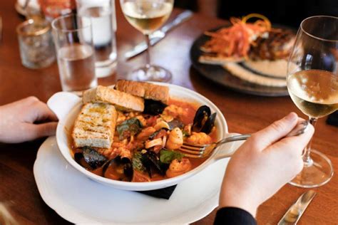 10 Date-Worthy Best Tampa Bay Seafood Restaurants