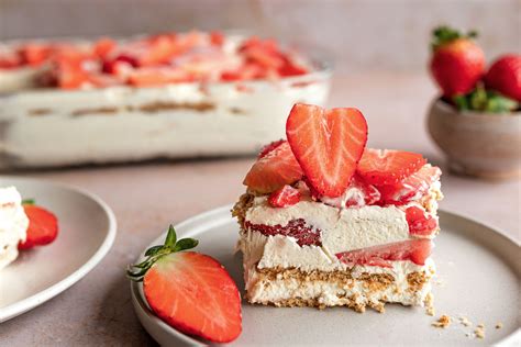 No-Bake Strawberry Icebox Cheesecake Recipe