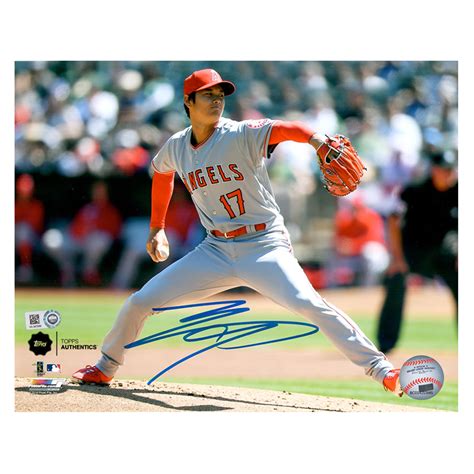 Shohei Ohtani Autographed 8 x 10 photo (Pitching)