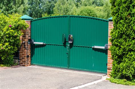 5 Benefits of an Automatic Gate Upgrade for Your Driveway