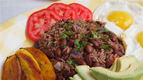 Costa Rican Gallo Pinto Recipe - QueRicaVida.com