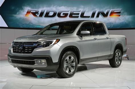 2017 Honda Ridgeline boosts fuel economy by 5 mpg - Autoblog | Honda ridgeline, Best suv, Honda