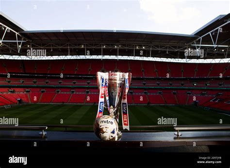 Efl championship trophy hi-res stock photography and images - Alamy