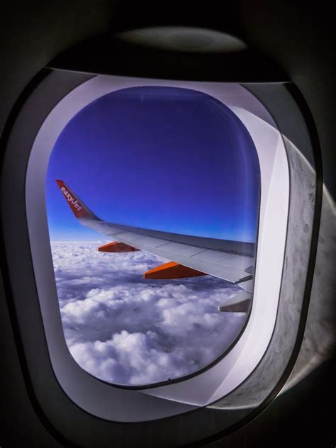 Flugzeugfenster Mit Blick Auf Wolken · Kostenloses Stock Foto