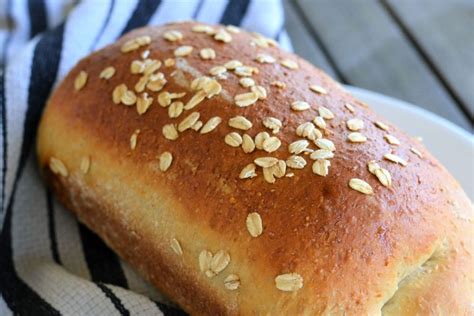 No.497: A Year of Vintage Recipes // Old Fashioned Oatmeal Bread