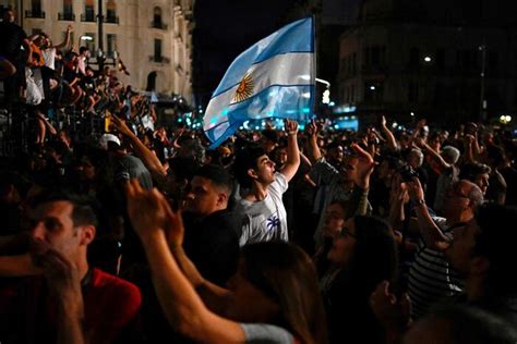 Argentina: New night of protests against Milei's megadecree - News ...