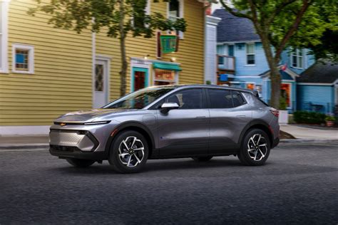 2024 Chevrolet Equinox EV reveals Canadian pricing around $35,000 | Driving