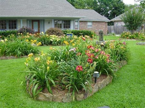 Landscaping with daylilies | Daylily garden, Outdoor garden decor, Planting flowers