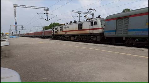 NORTH EAST EXPRESS Meets NORTH EAST EXPRESS At Bharwari || Railfanning ...