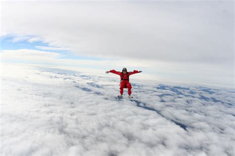 11,000 feet, sitting on the clouds by Peter Shankman - Desktop Wallpaper