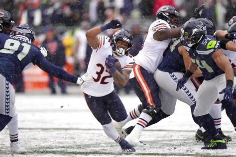 Extending David Montgomery Complicated - Bears Insider