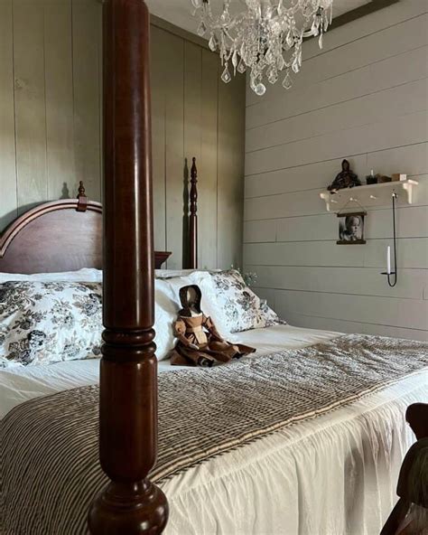 Colonial-style Bedroom - Soul & Lane