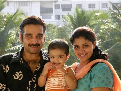 Actor Vineeth Family Photos - MERE PIX