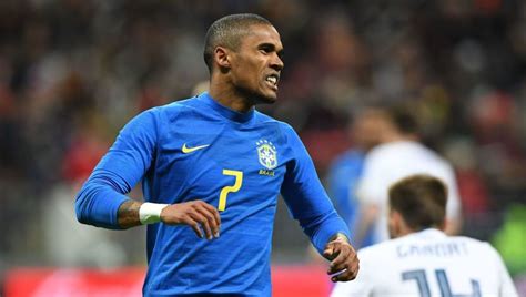 Douglas Costa: Man United interested in Brazil star - Sports Illustrated