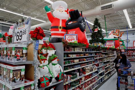 Walmart Expands Store Pickup Service to Manage Christmas Eve Rush | Fortune