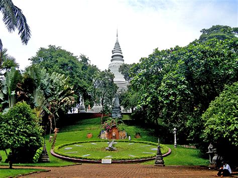 Wat Phnom Phnom Penh Cambodia, Attraction & Symbol of Phnom Penh